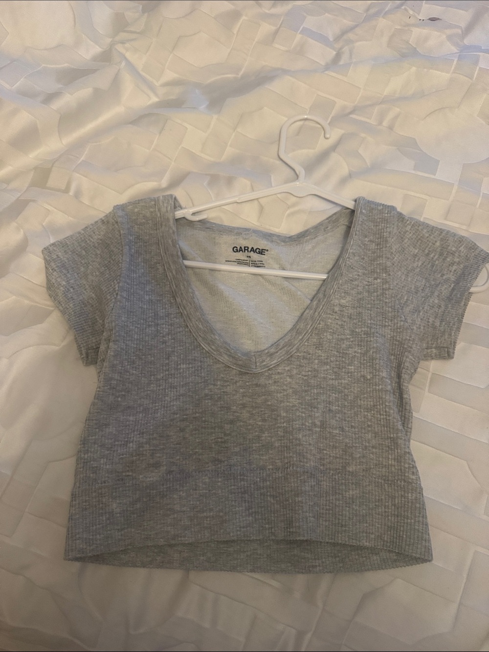 Garage Women's Gray Ribbed V-Neck Crop Top size small!!